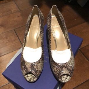 Stuart weitzman leather print pump
